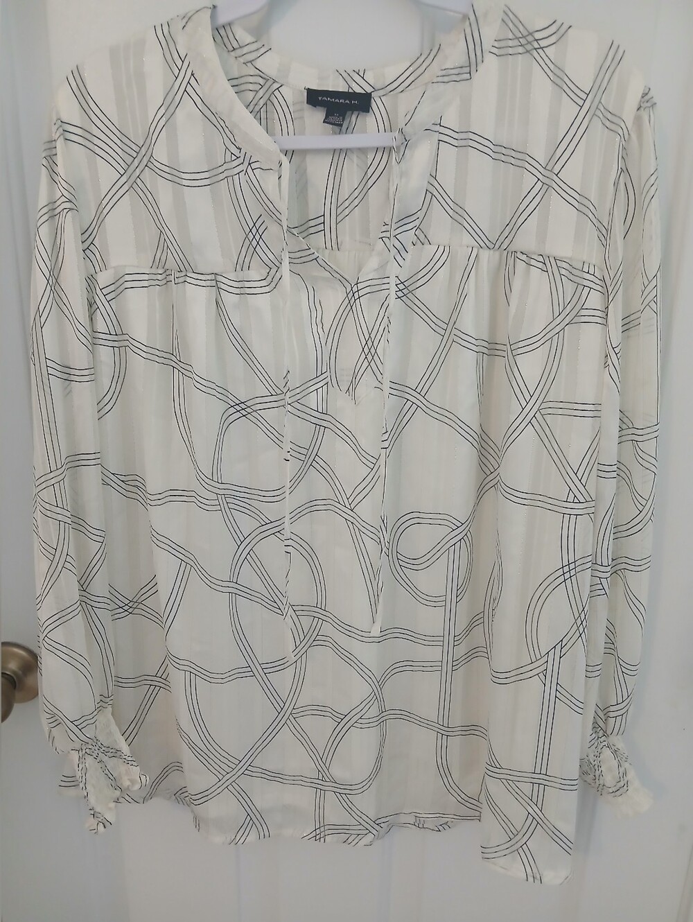 TAMARA H. White Geometric Pattern Long-Sleeve Blouse